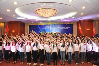 กิจกรรมที่หลากหลายสำหรับเยาวชนที่อาศัยในต่างประเทศในค่ายฤดูร้อน2015